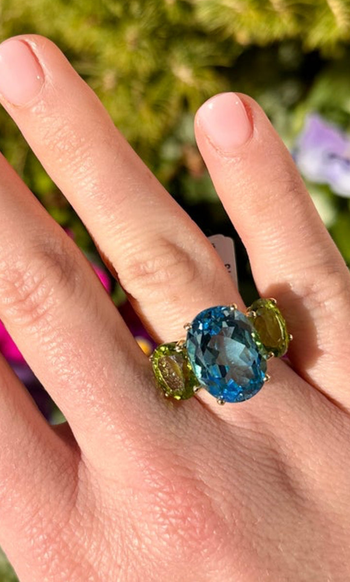 14kt Ring with Blue Topaz and Peidot