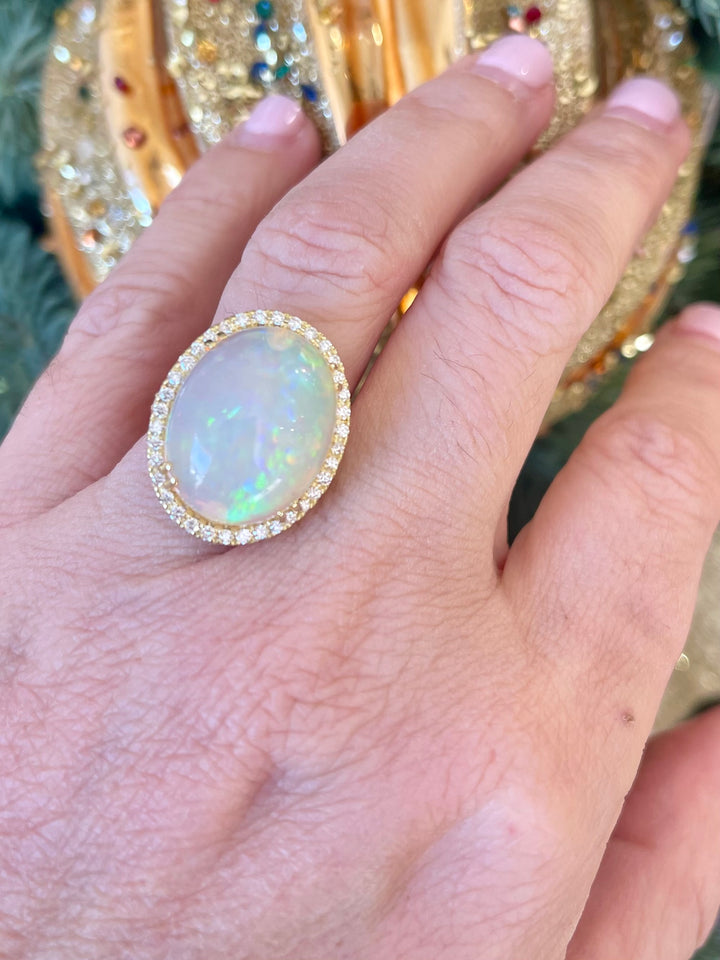 14kt .45cts Oval Moonstone cab Pendant
