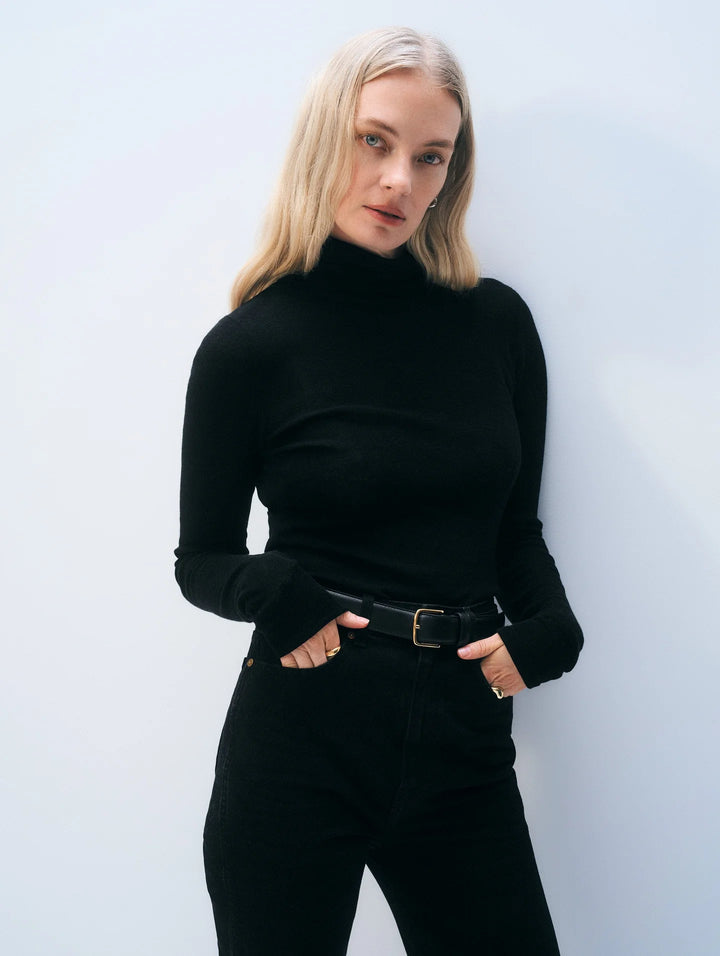 Superfine Cashmere Blend Turtleneck | Black