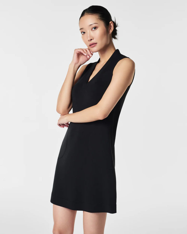 AirEssentials V-Neck Mini LBD | Very Black