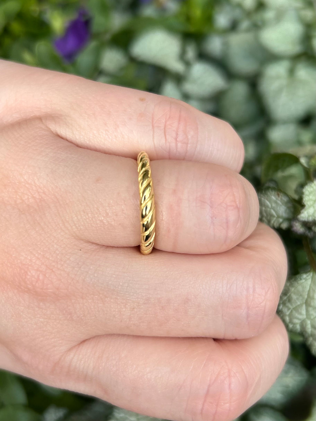14kt Gold Tapered Twist Band