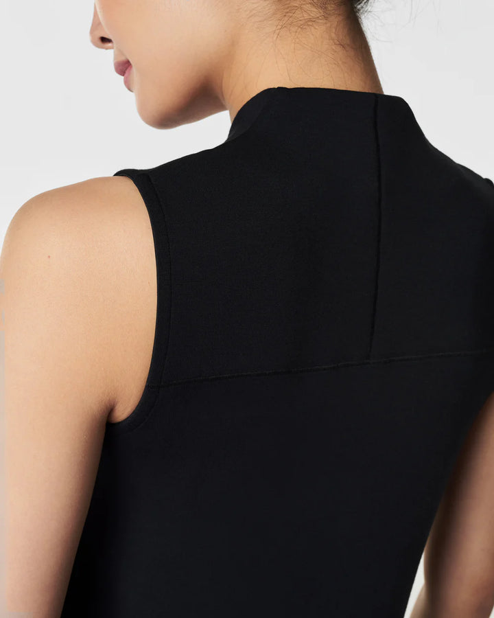 AirEssentials V-Neck Mini LBD | Very Black