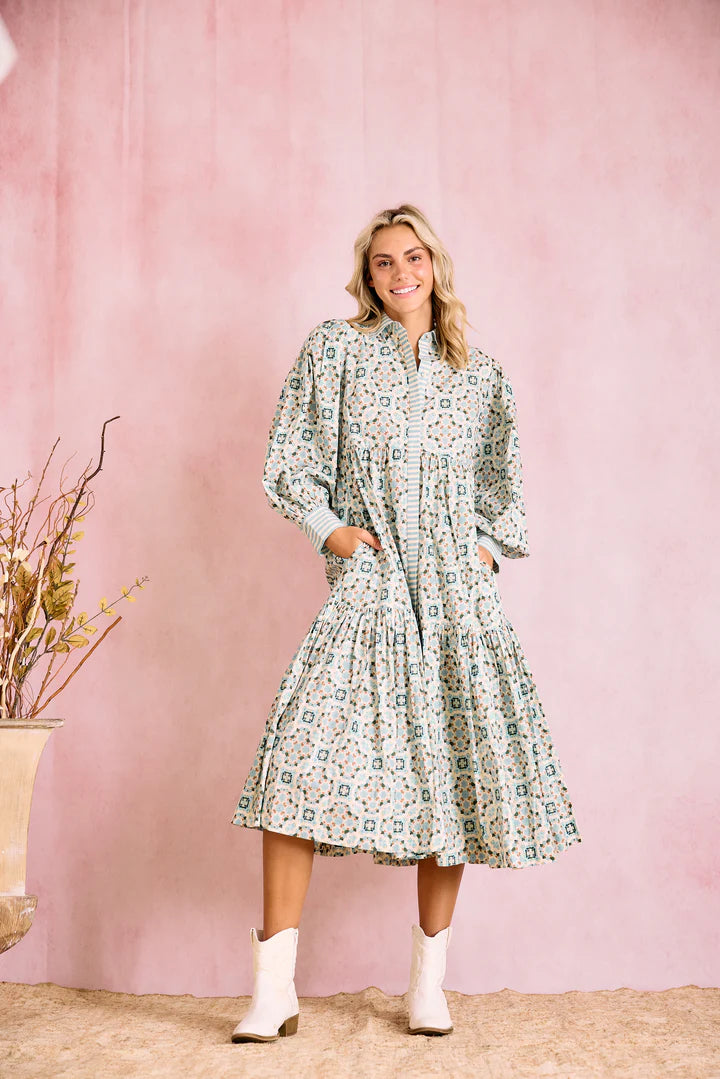 Laura Long Sleeve Dress | Quatrefoil Blue & Ivory