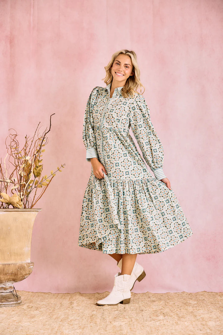 Laura Long Sleeve Dress | Quatrefoil Blue & Ivory