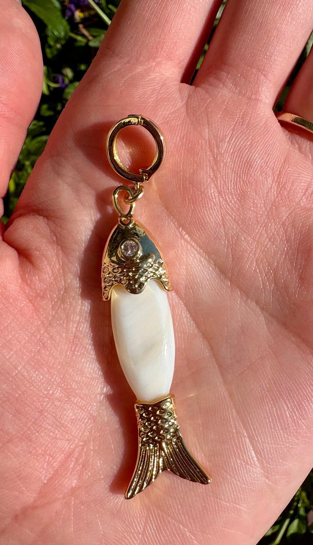 KB White Fish with Attachable Clasp