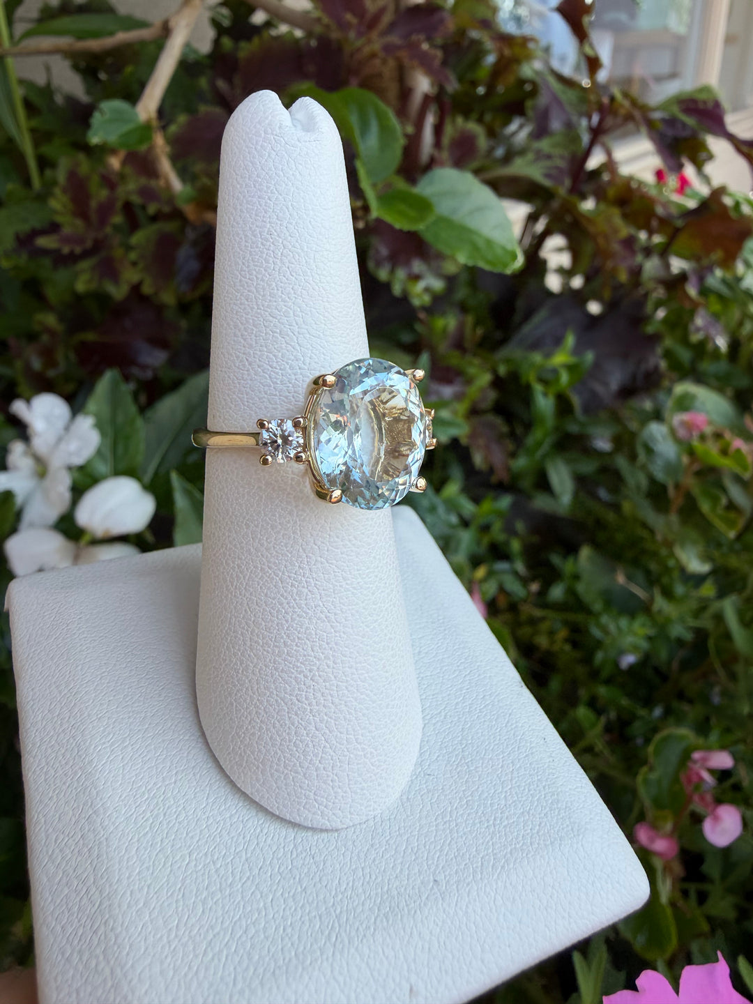 14kt Yellow Gold Oval Aquamarine & .38ct Diamond Three Stone Ring M00186AQ