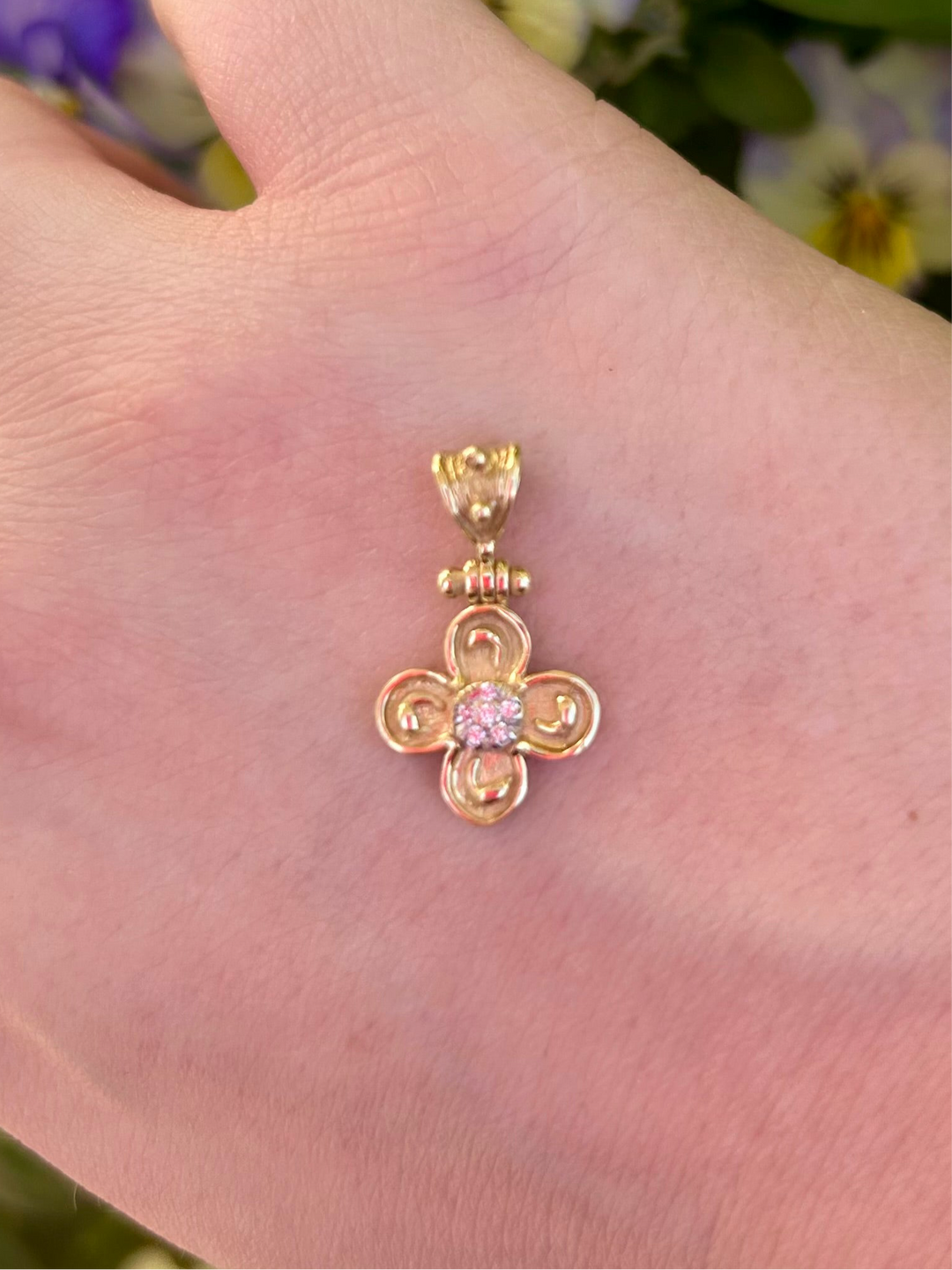 14kt .030cts Diamond Rounded Cross Pendant