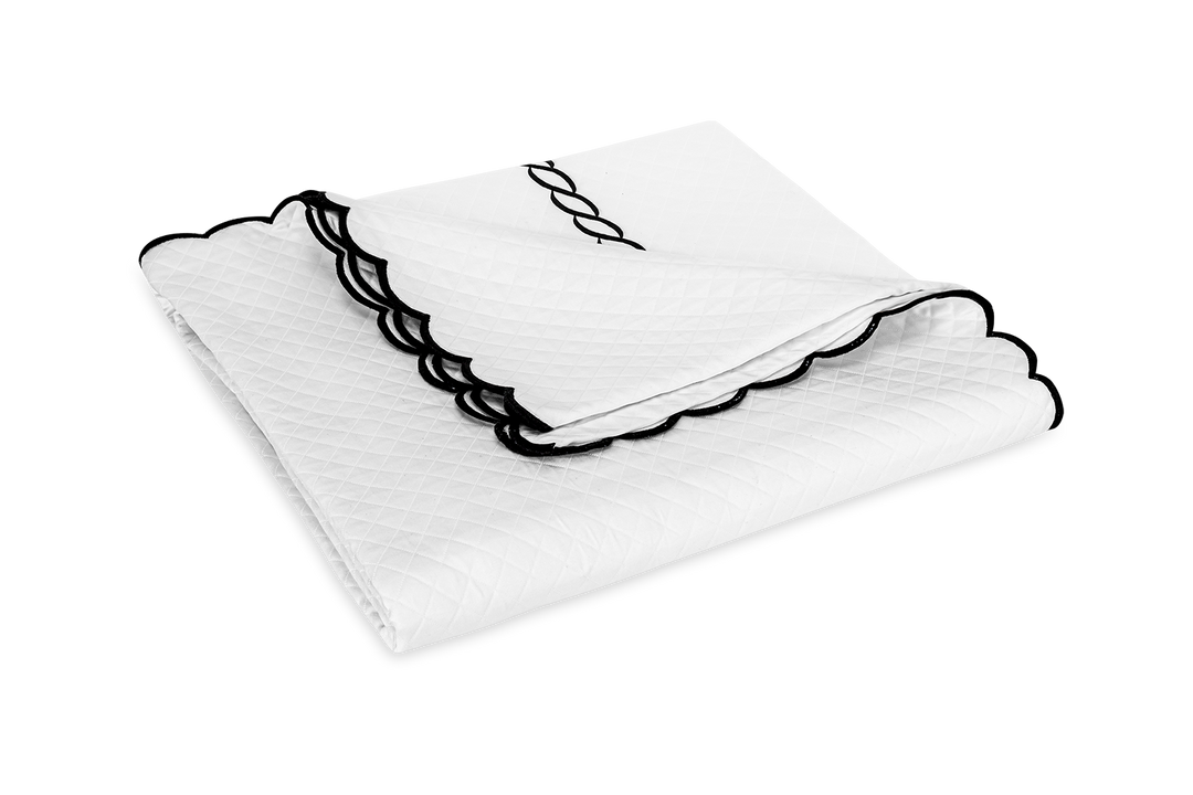 Classic Chain Scallop Matelassé Coverlet