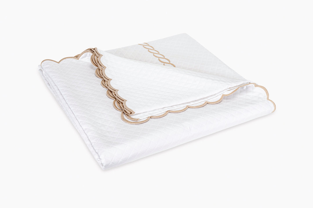 Classic Chain Scallop Matelassé Coverlet