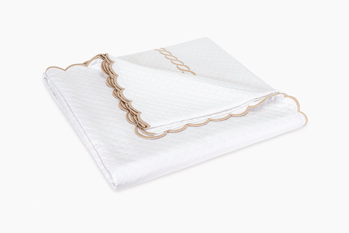 Classic Chain Scallop Matelassé Coverlet
