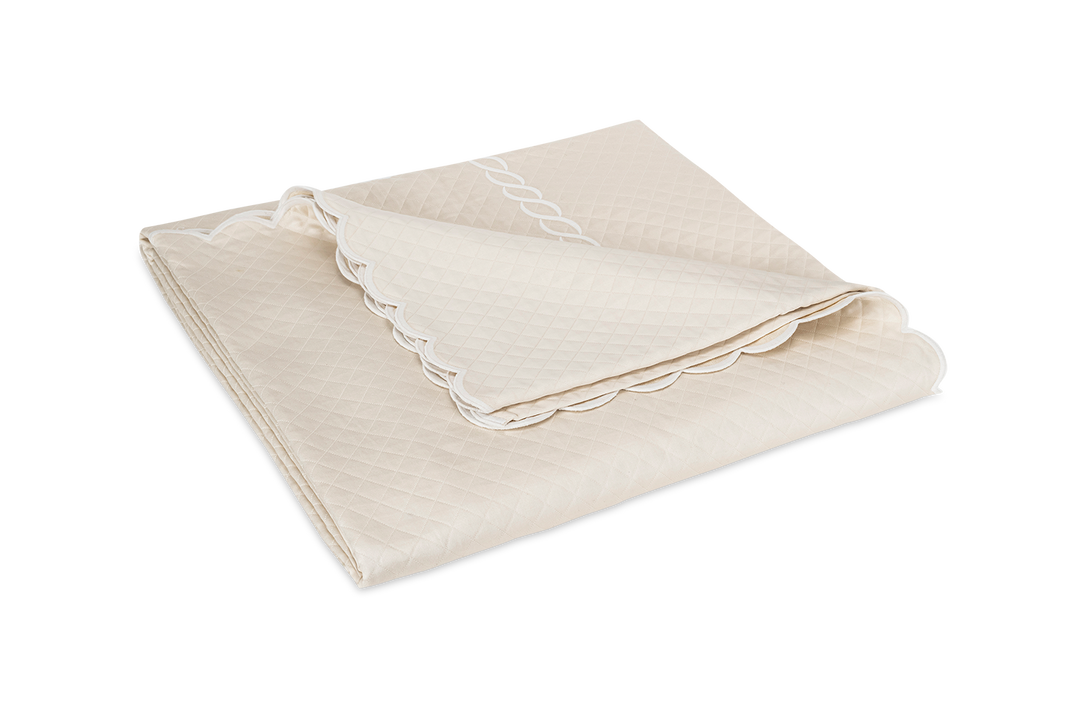 Classic Chain Scallop Matelassé Coverlet