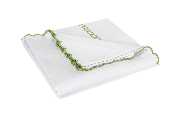 Classic Chain Scallop Matelassé Coverlet