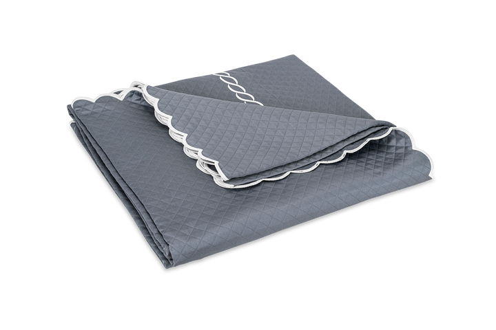 Classic Chain Scallop Matelassé Coverlet
