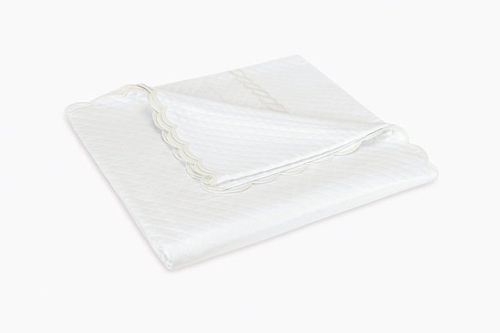 Classic Chain Scallop Matelassé Coverlet