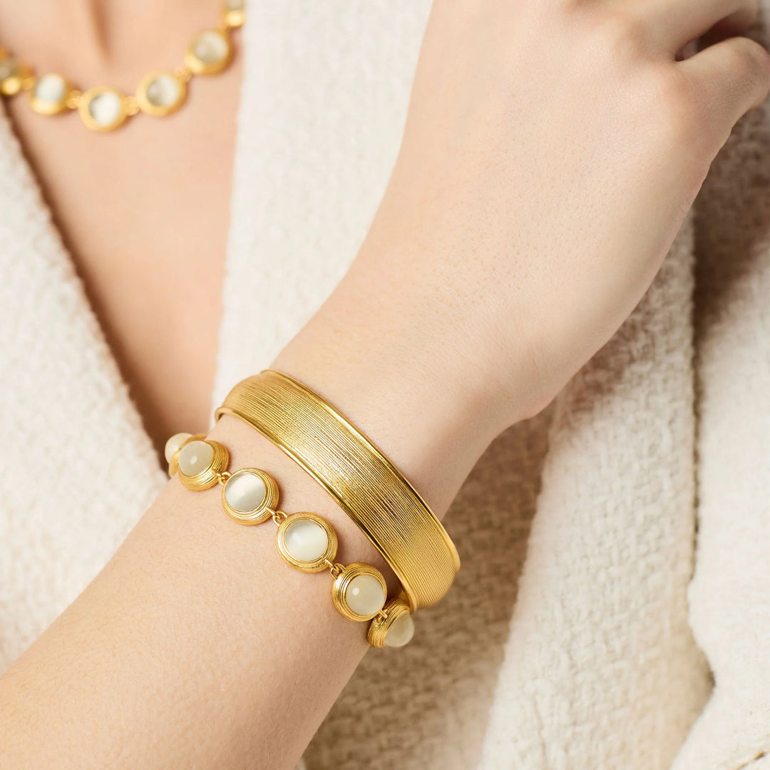 Cobblestone Hinge Bangle | Gold