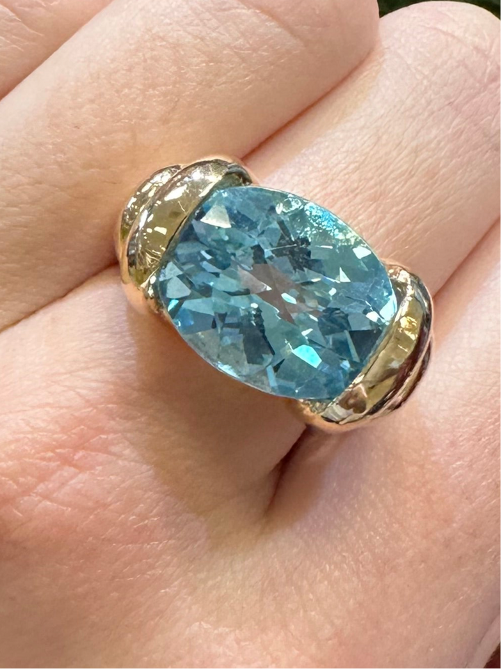 14kt Oval Blue Topaz Ring