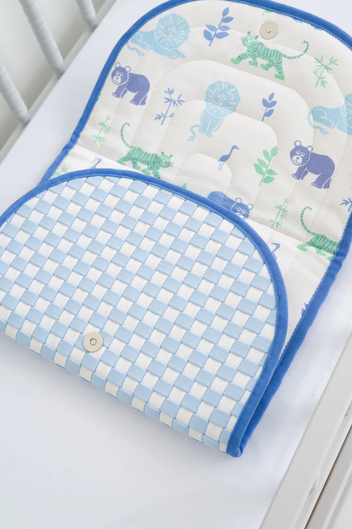 Pluie Lions, Tigers, and Bears Pret Changing Clutch