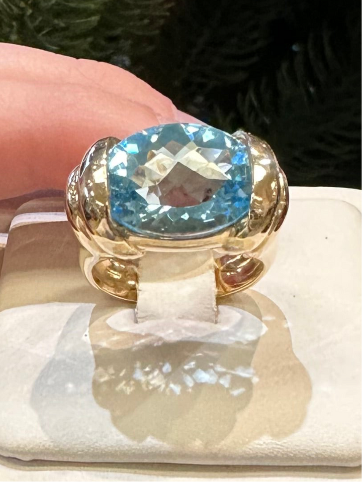 14kt Oval Blue Topaz Ring