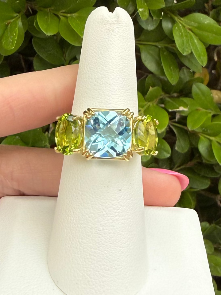 14kt Gold Ring with Blue Topaz Center & Peridot Sides RZ6436