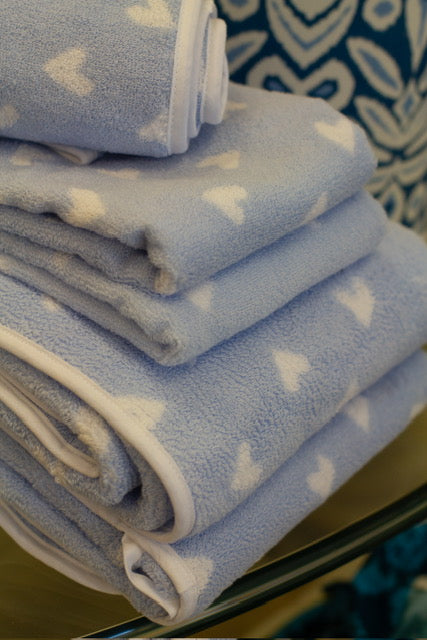 Weezie Patterned Scallop Bath Towel | + Colors