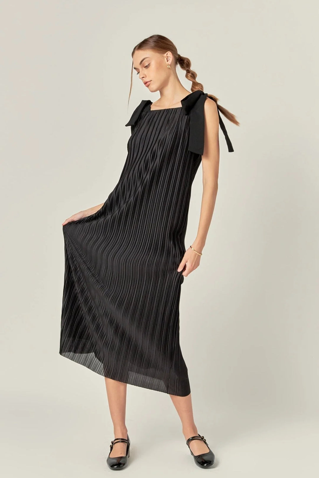 Bow Detailed Pleated Maxi Dress | Black