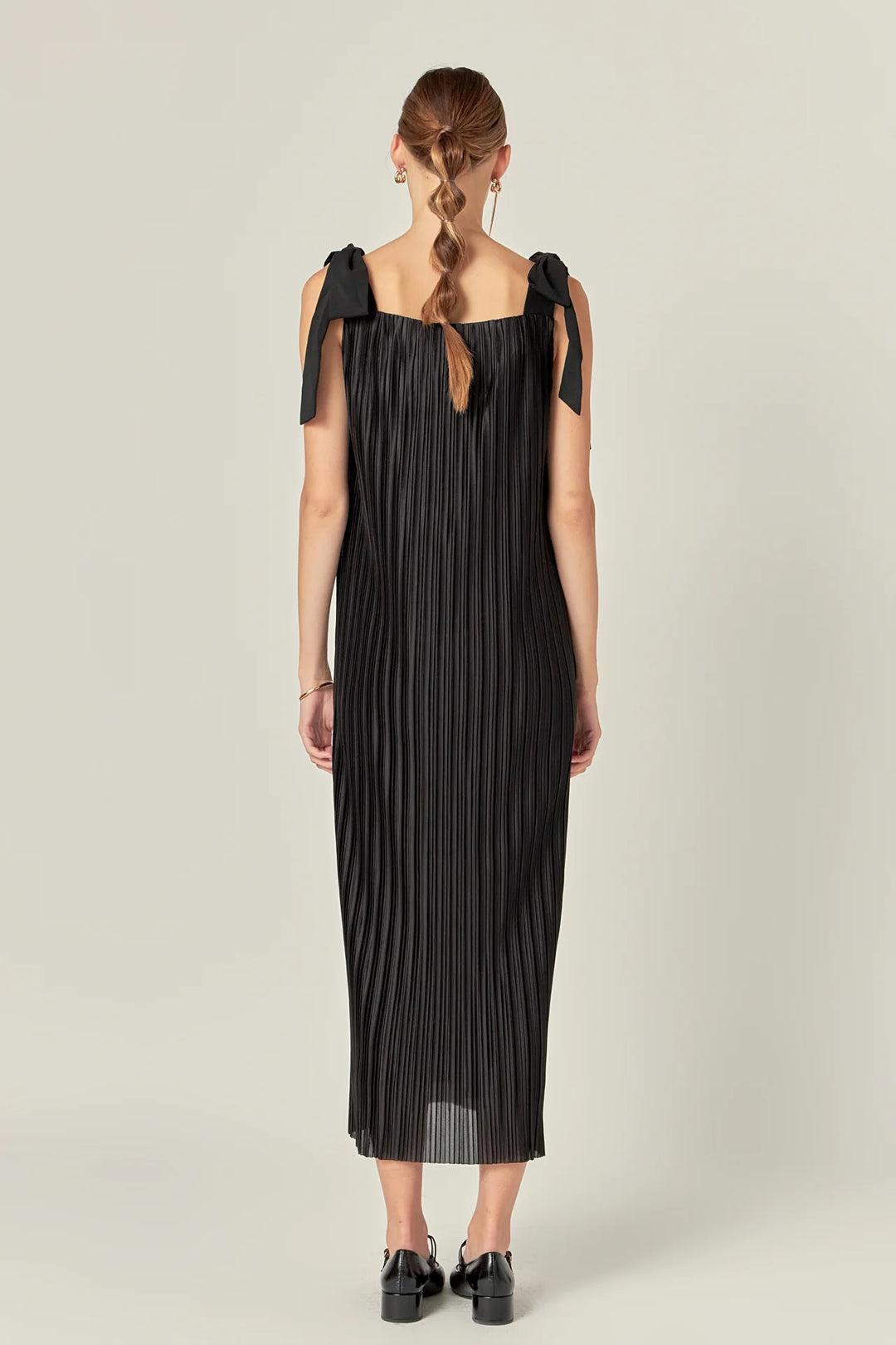 Bow Detailed Pleated Maxi Dress | Black