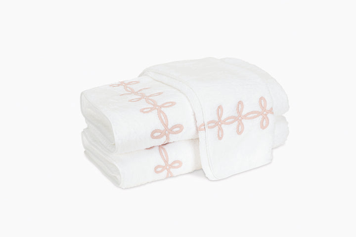 Gordian Knot Bath Towel