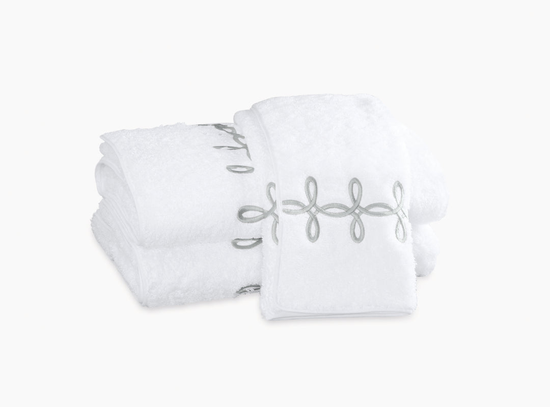 Gordian Knot Bath Towel