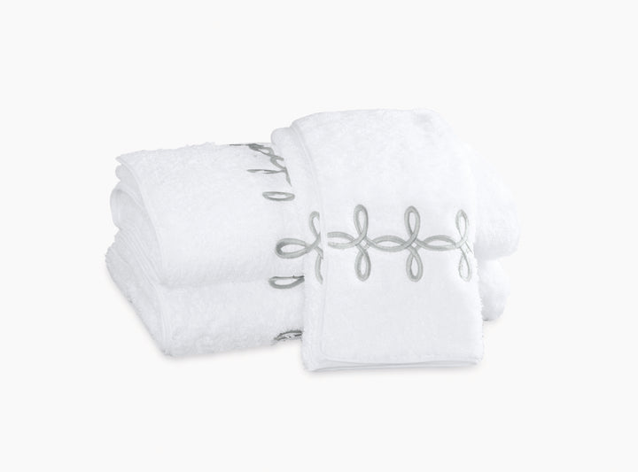 Gordian Knot Bath Towel