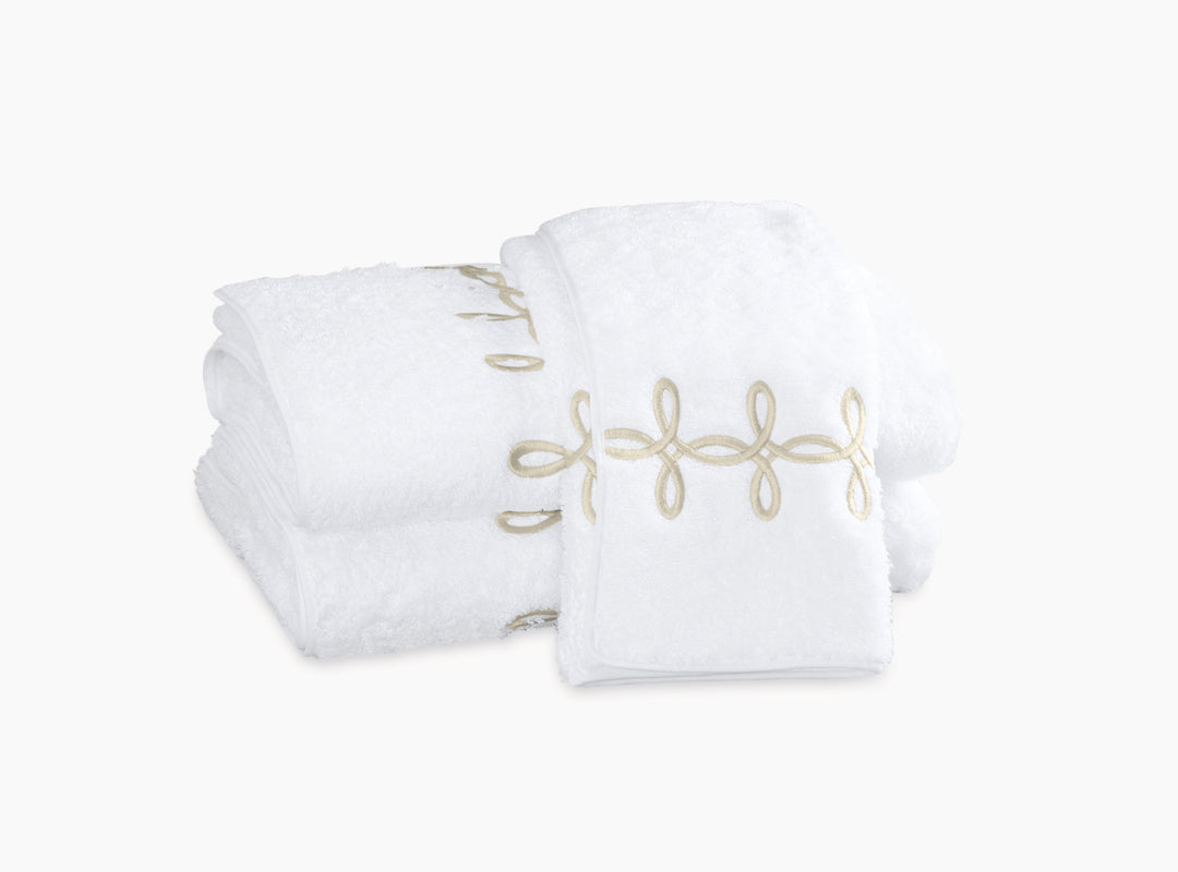 Gordian Knot Bath Towel
