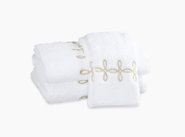Gordian Knot Bath Towel