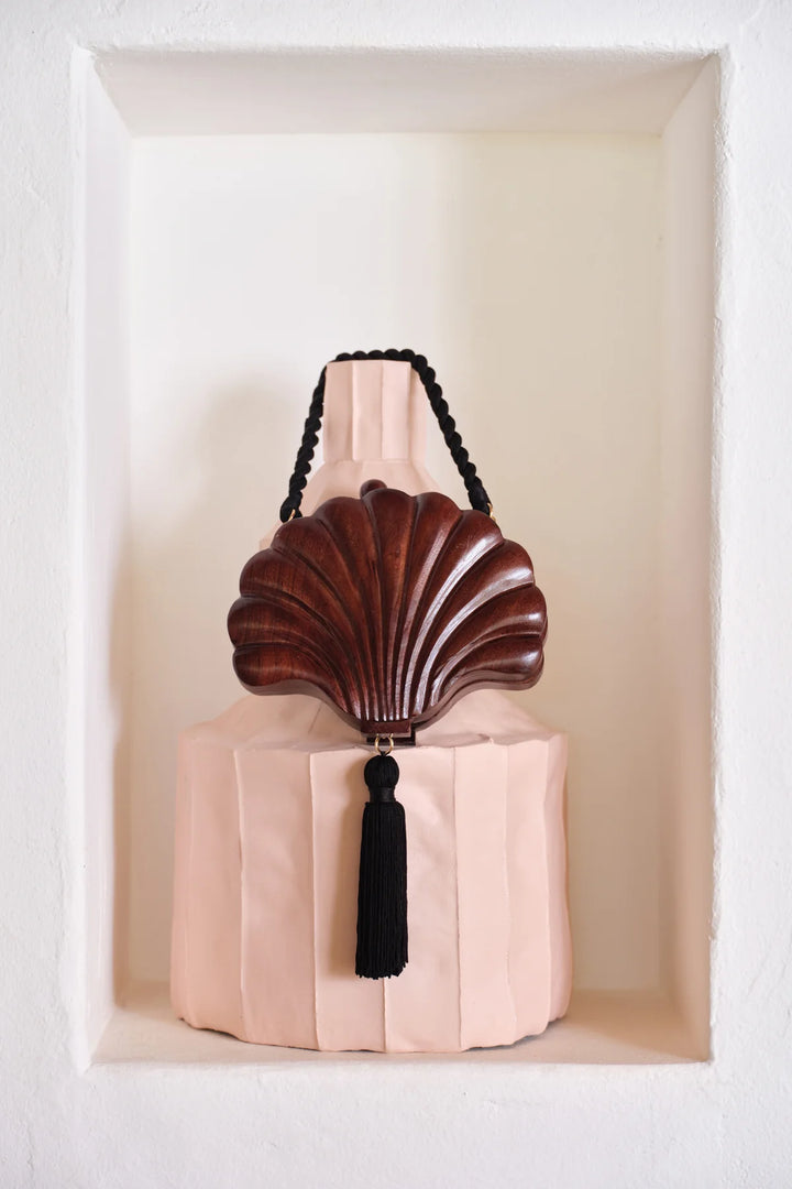 Carved Concha Bag | Mahogany Brown